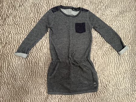 Alprausch Kleid grau mit Spitzenbesatz Grösse 116