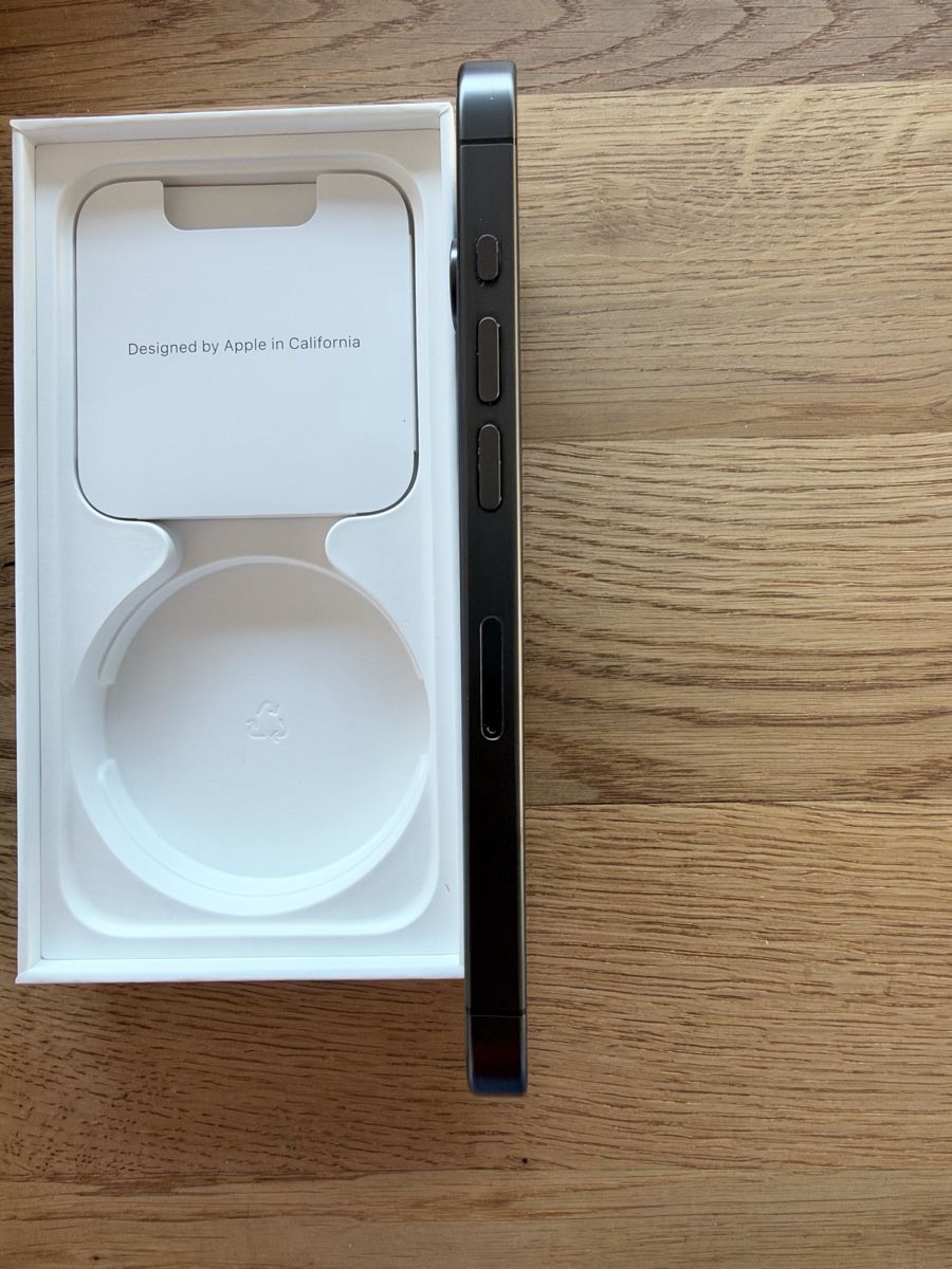 Apple Handys / Smartphones: iPhone 15Pro - Kratzer auf Display – Gebraucht aus Wettingen von lutenus 4