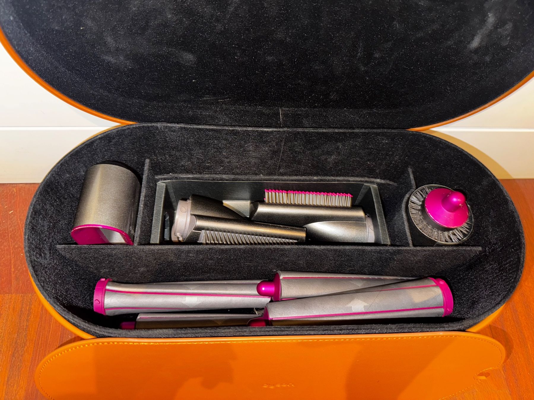 Dyson Asciugacapelli: Dyson Airwrap Long Komplett – Usato da Zürich venduto da Laila_anni 3