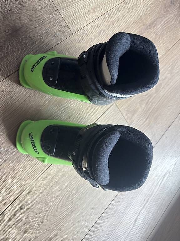 Scarpe per ragazzi: Skischuh Grösse 25.5 zu verkaufen  – Usato da Homberg b. Thun venduto da MarinaWyttenbach 1