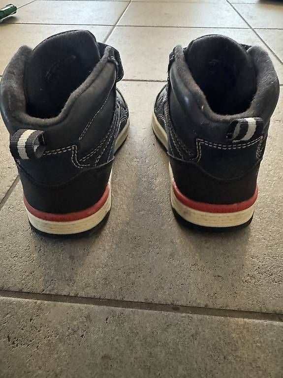 Scarpe per ragazzi: Kinderschuhe – Usato da Basel venduto da Spielzeugverkauf 2