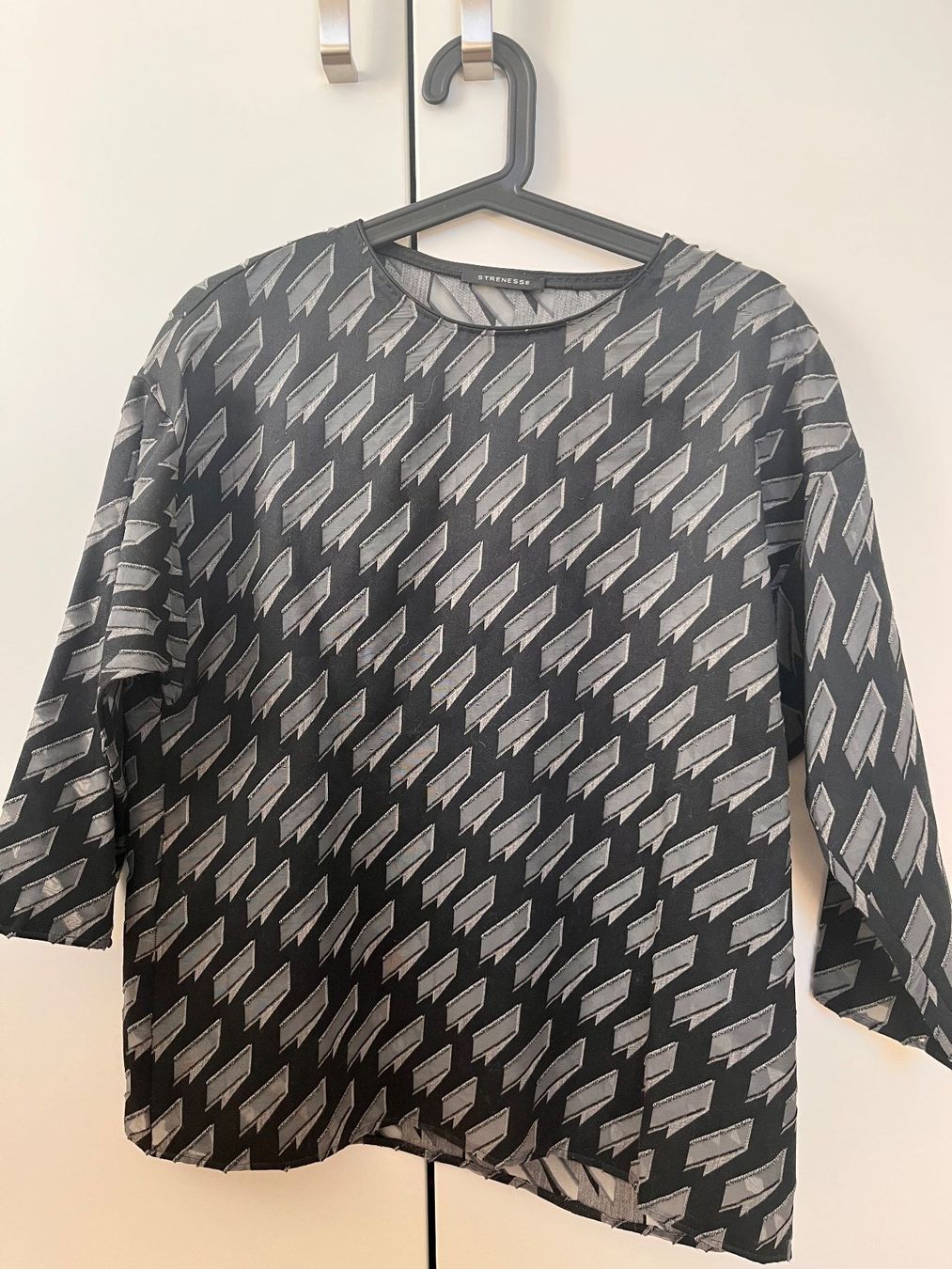 Strenesse Camicette: Strenesse Bluse Gr. 38 schwarz/silber neuwertig – Nuovo (secondo la descrizione) da Frenkendorf venduto da klourenco 1