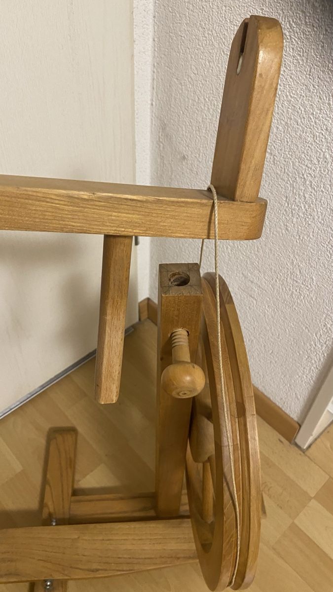 Spinnräder: Antikes Spinnrad Holz - Dekoobjekt – Gebraucht aus Zürich von Timi80 6