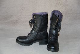 Bottine en cuir noir