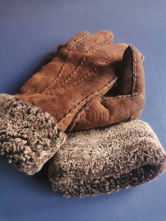 Guanti & manicotti: Lammfell Handschuhe - Gr. M / 7 bis 7.5 – Usato da Zürich venduto da SecondHandLife 2
