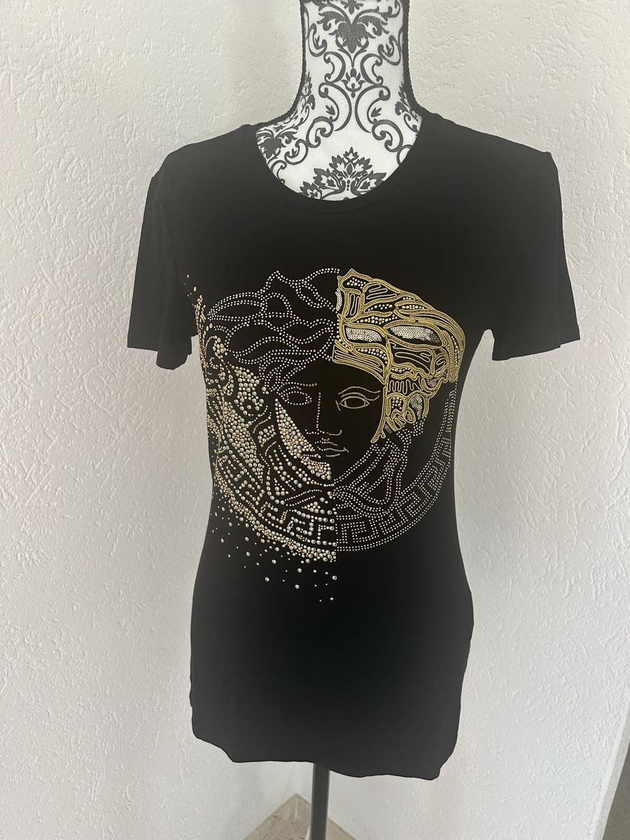 Versace T-shirt: Maglietta VERSACE taglia 38 – Nuovo (secondo la descrizione) da Locarno venduto da Matic04
