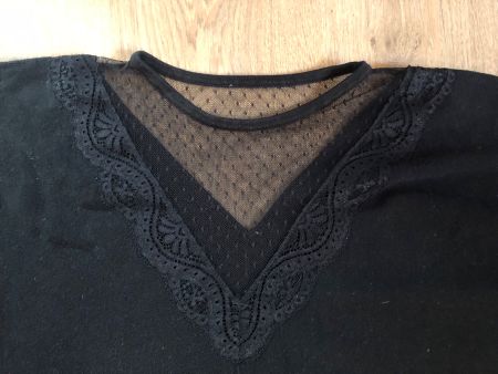 Pulli mit Spitzenausschit M