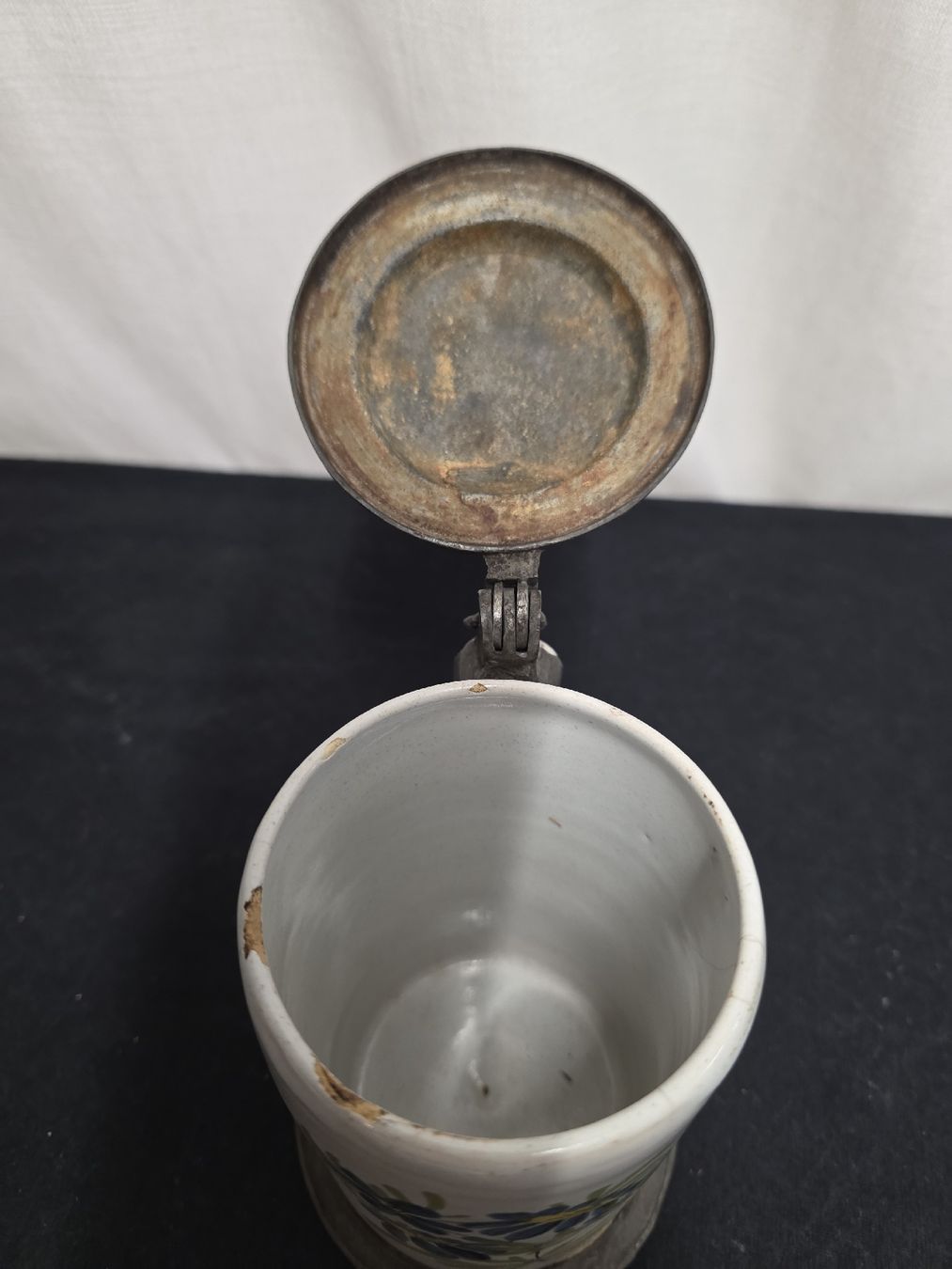 Gläser: Antiker  Bierkrug mit Zinndeckel, handbemalt,  – Gebraucht aus Wolfertswil von Antiko 3