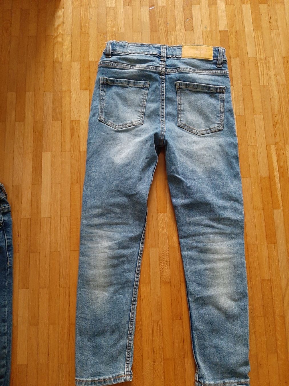 Pantaloni: Lot 2 Jeans stylés + pyjama  140 – Nuovo (secondo la descrizione) da Petit-Lancy venduto da pecaesculca 1