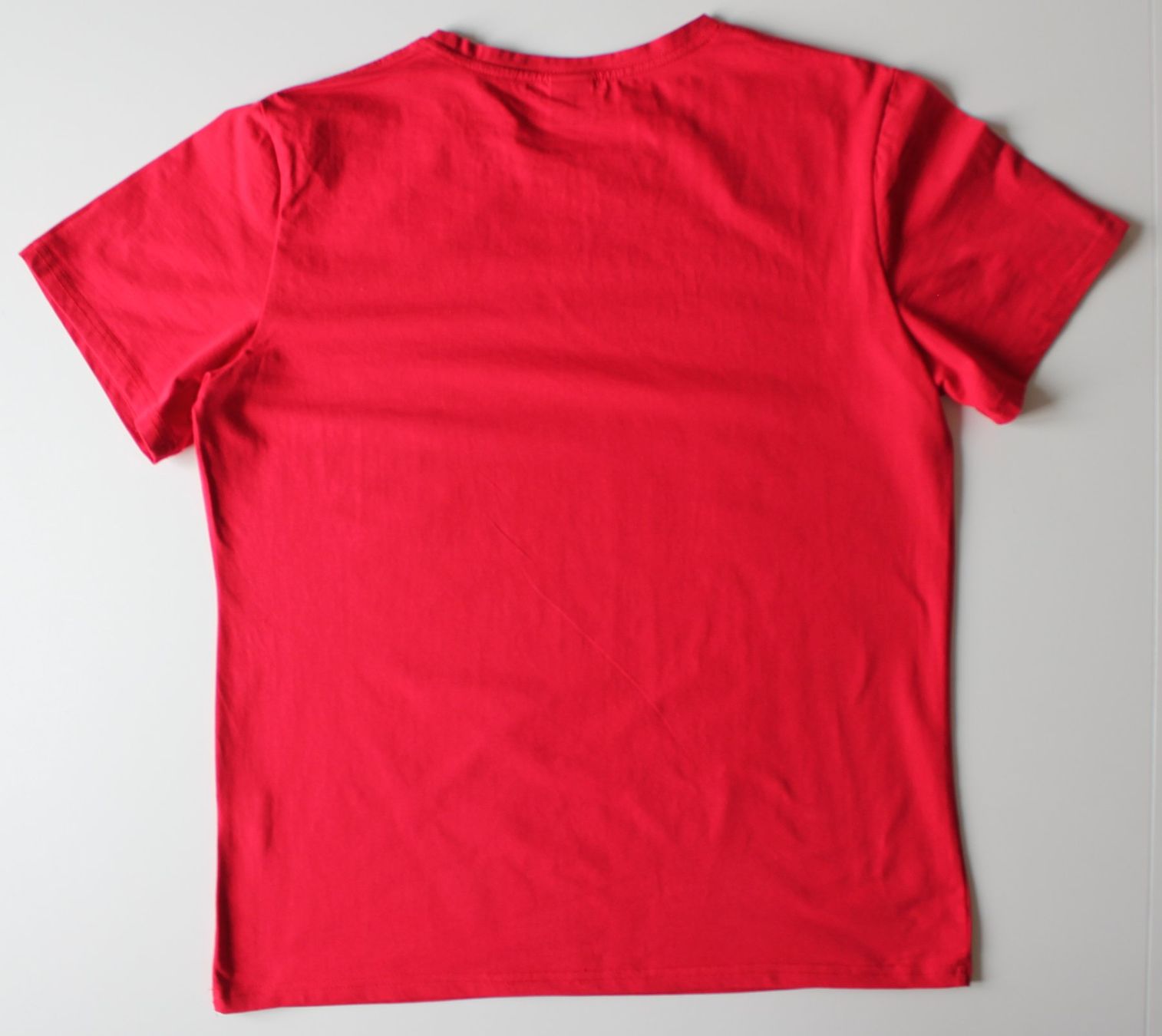 Hugo Boss T-shirt: T-shirt Hugo Boss rouge t.XL – Usato da Peseux venduto da Gilloss 2