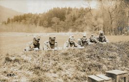 MILITÄR - SOLDATEN Off. und UO - im Feld um 1930