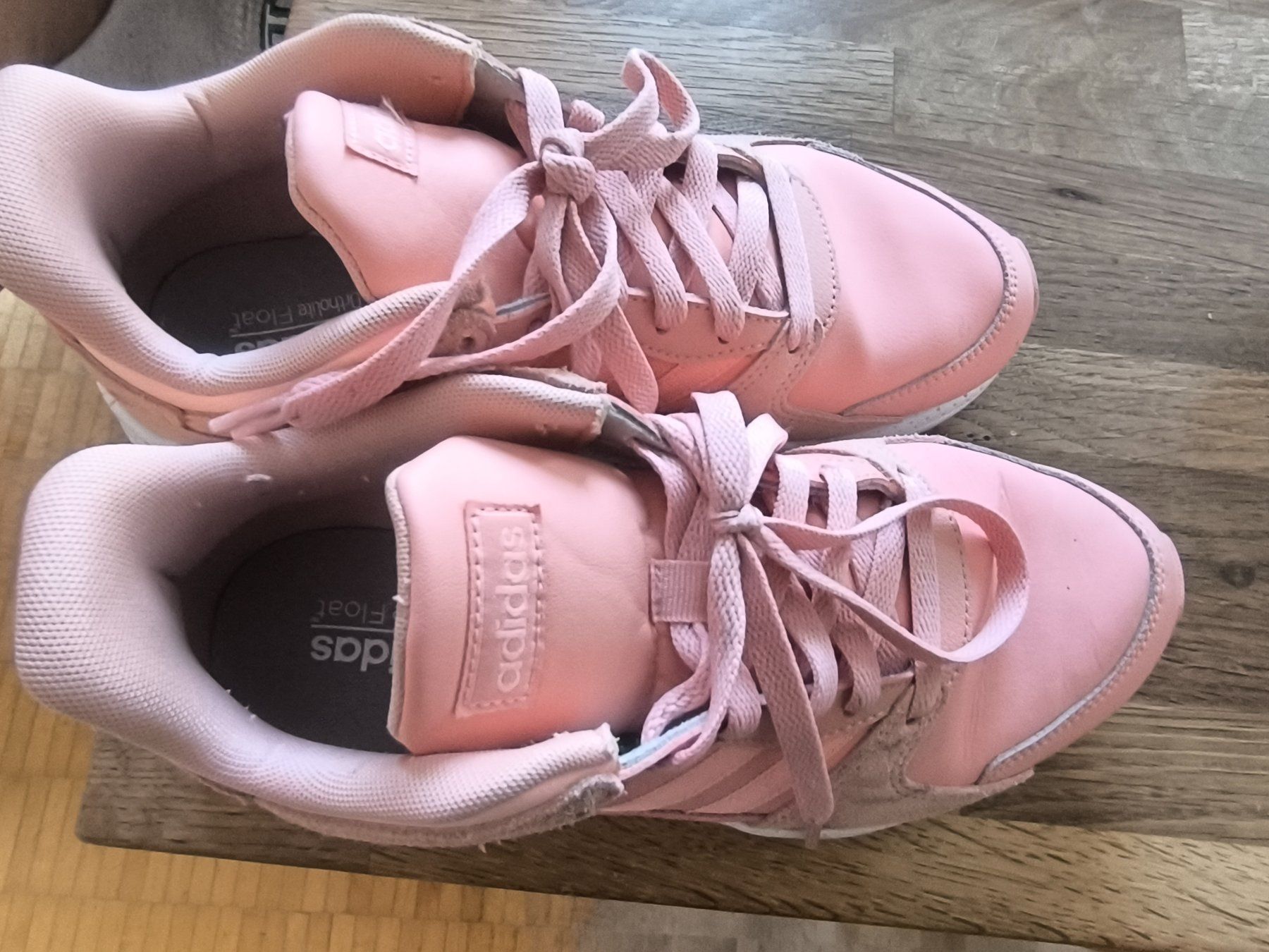 Adidas Scarpe da donna: Adidas Turnschuhe gebraucht Gr. 41 – Usato da Gebenstorf venduto da Genx74