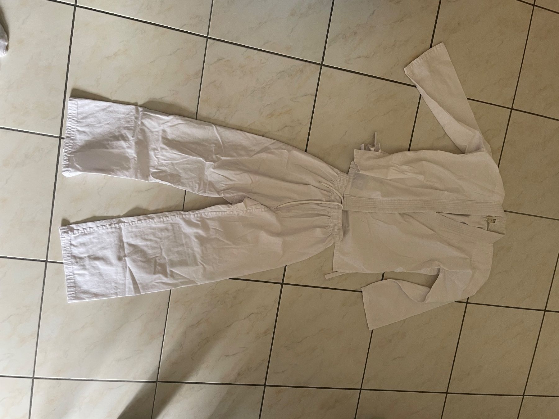 Kimono: Kimono de karaté taille 140 – Usato da Martigny venduto da gai_2l9l