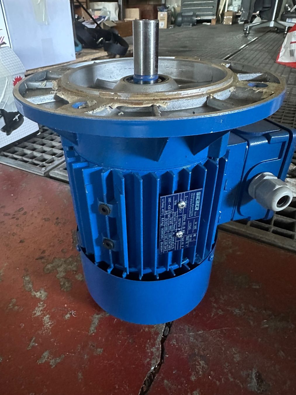 Motori: Moteur triphasé 500W – Usato da LeLocle venduto da Den095