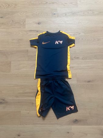 Nike Sport Trikot Set KM Grösse M guter Zustand