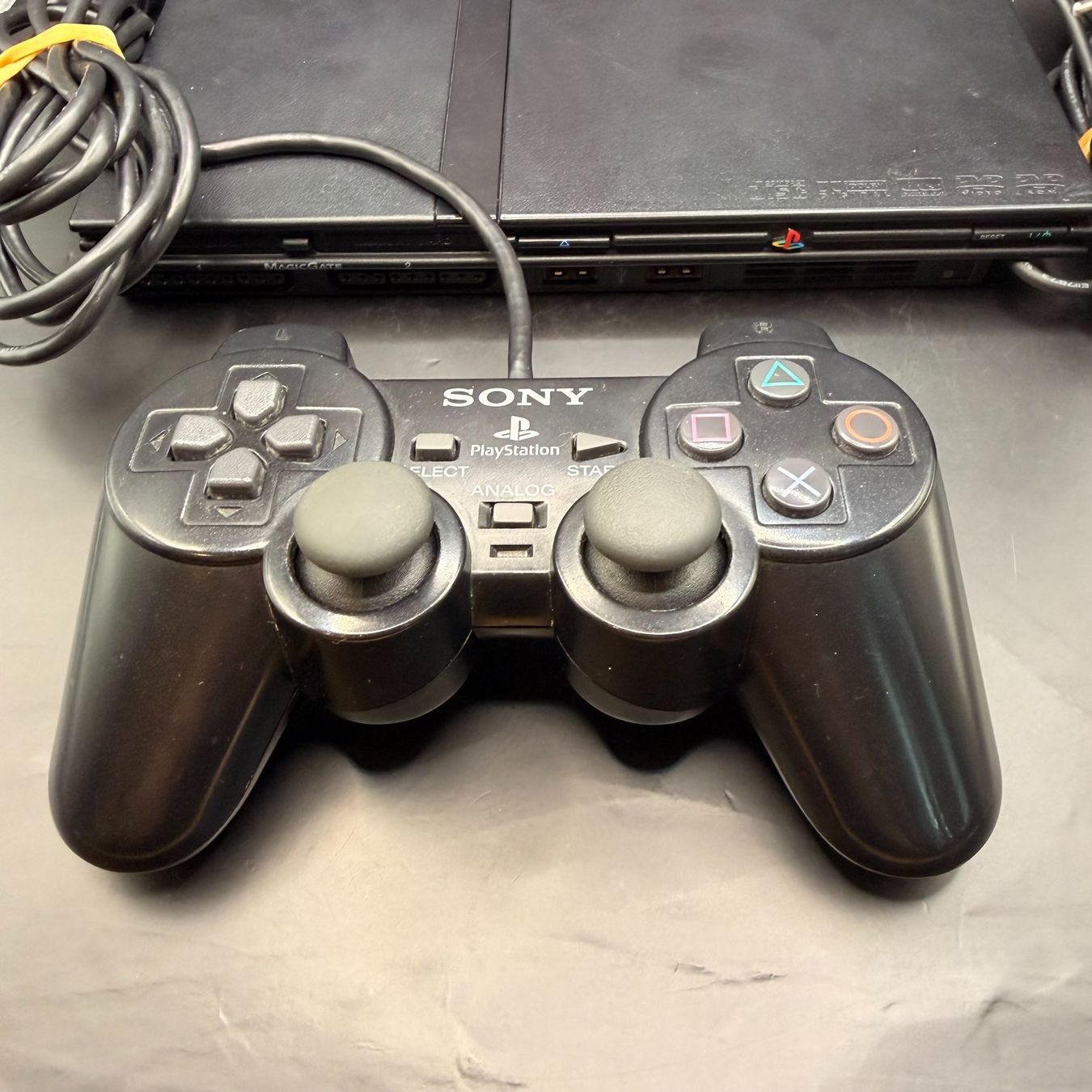 Sony Konsolen: Sony PlayStation 2 PS2 Slim Schwarz SCPH-75004 – Gebraucht aus Düdingen von Nerdworld 2