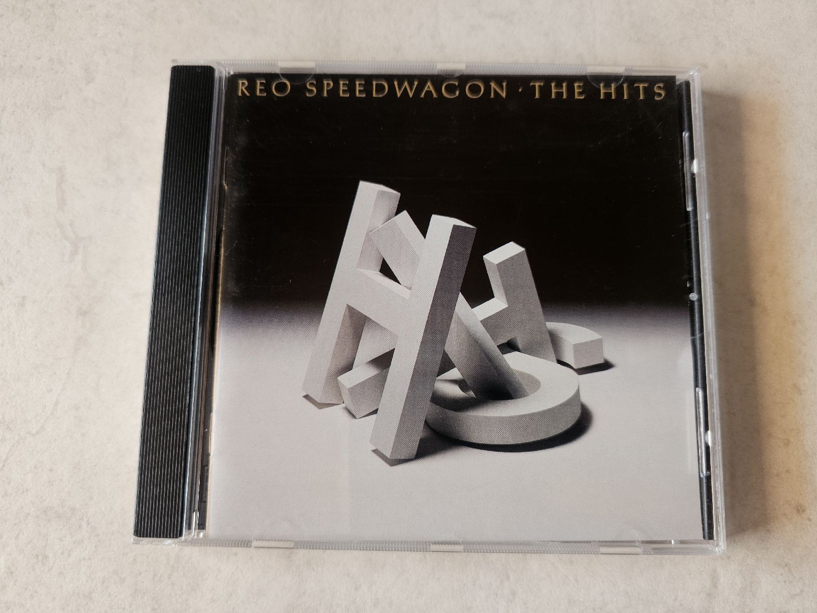 CD: Reo Speedwagon  -  The Hits – Usato da Schneisingen venduto da backstore24