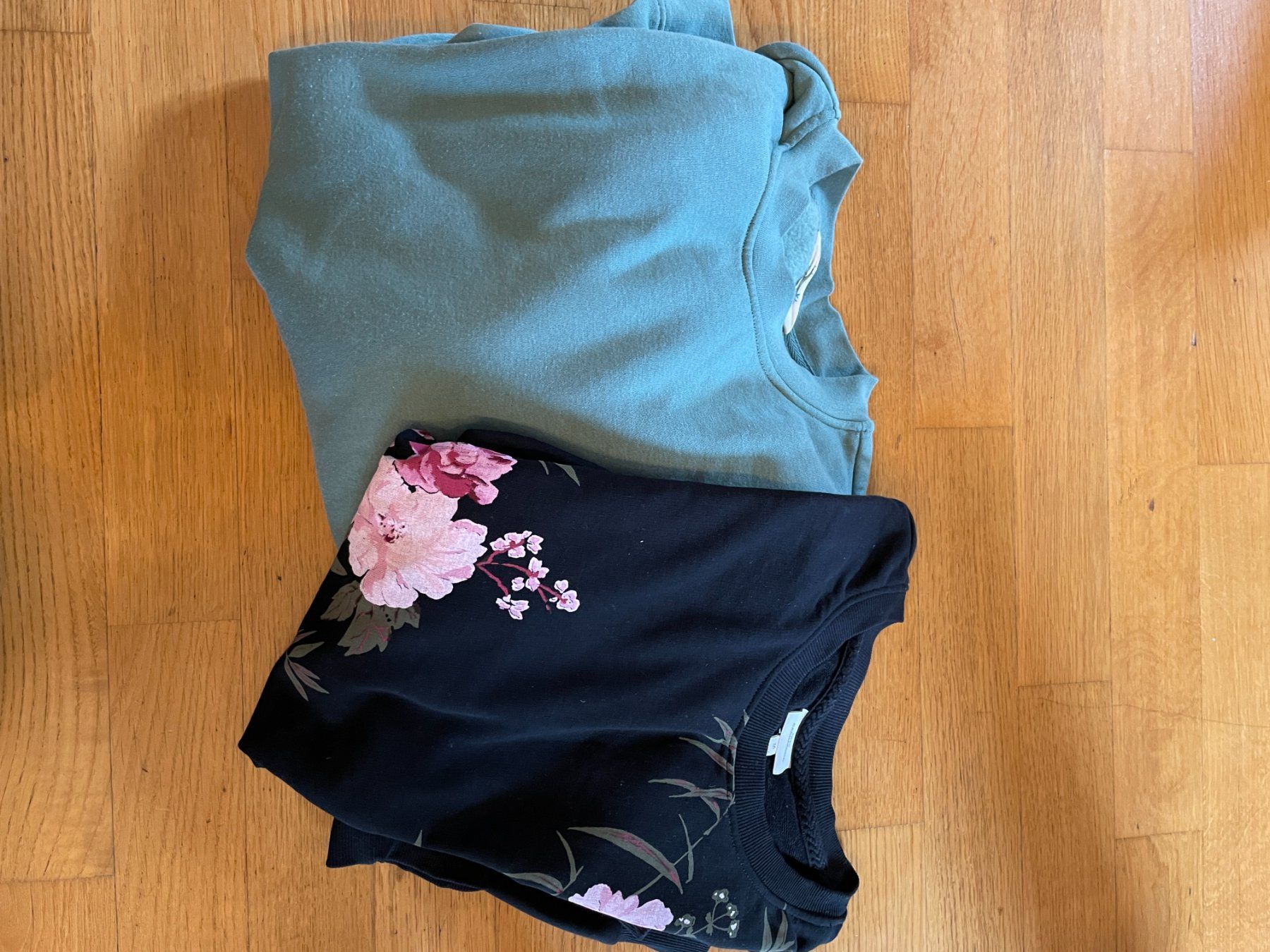 Maglioni & Felpe: Sweatshirt-Paket, Gr. 46/48, ua. Only – Usato da Hittnau venduto da kleen