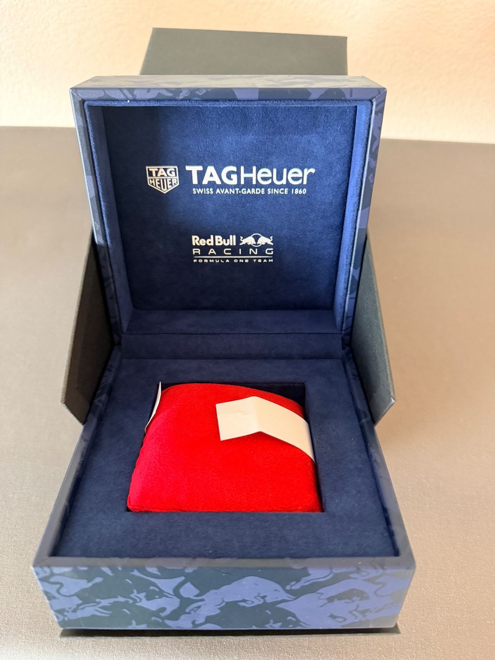 Tag Heuer Scatole porta orologi: TAG Heuer Uhrenbox Red Bull – Nuovo (secondo la descrizione) da Grenchen venduto da jarek42 3