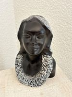 Hawaii- Skulptur/ Büste aus schwarzer Koralle von 1967
