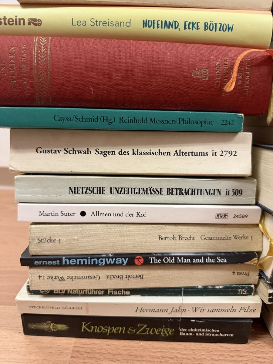 Livres: 1 Kiste gute Bücher – D'occasion à Wettswil par _LKS 3