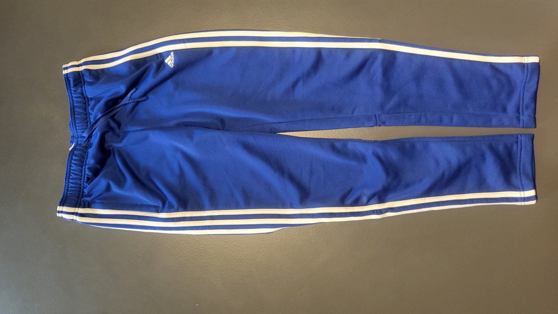 Adidas Pantaloni: Adidas Trainerhose blau 13/14J – Usato da Zürich venduto da Sibetti