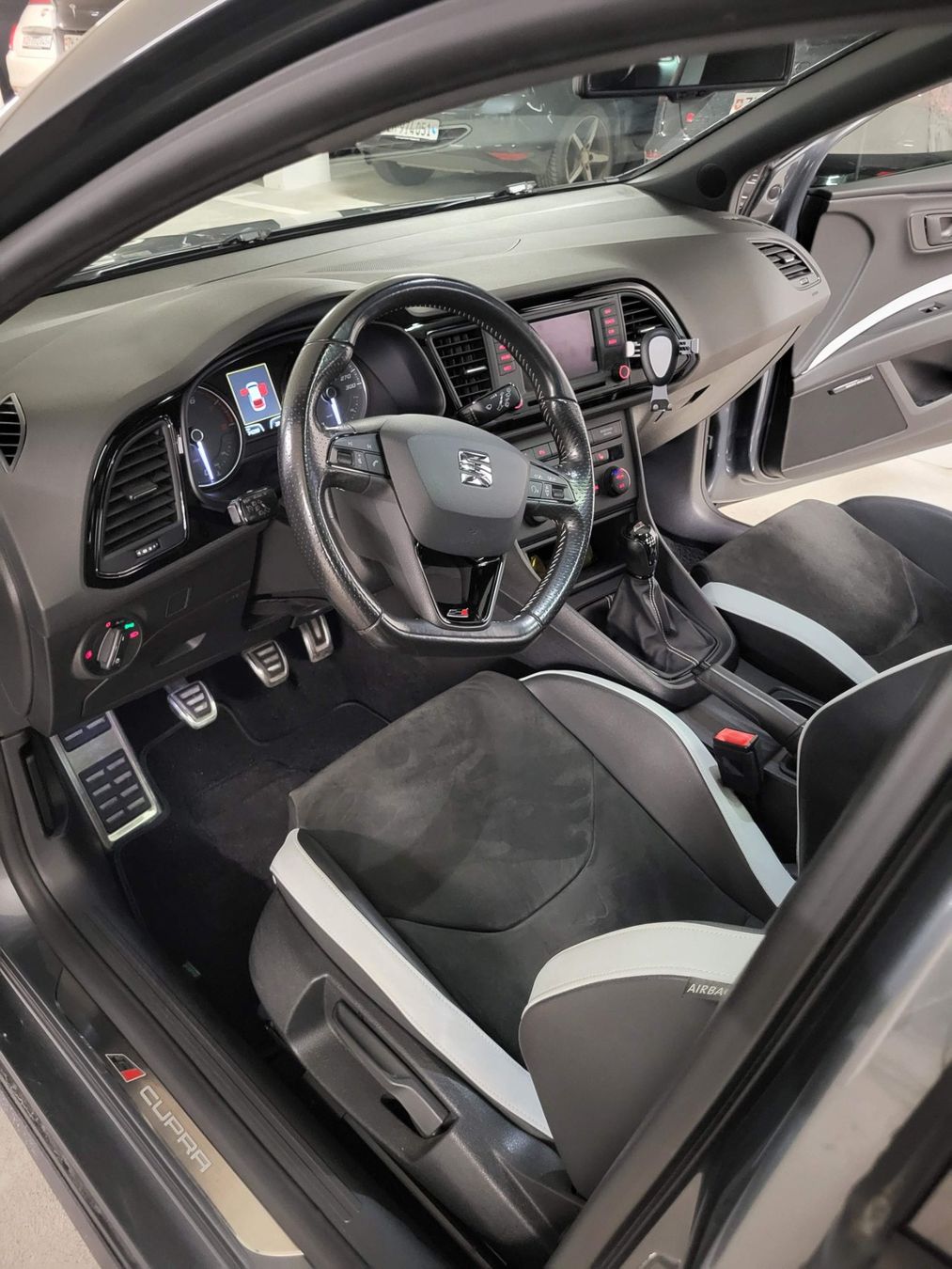 Seat Automobili: SEAT Leon ST 2.0 Cupra 280cv – Usato da Wallisellen venduto da Mightybarb 5