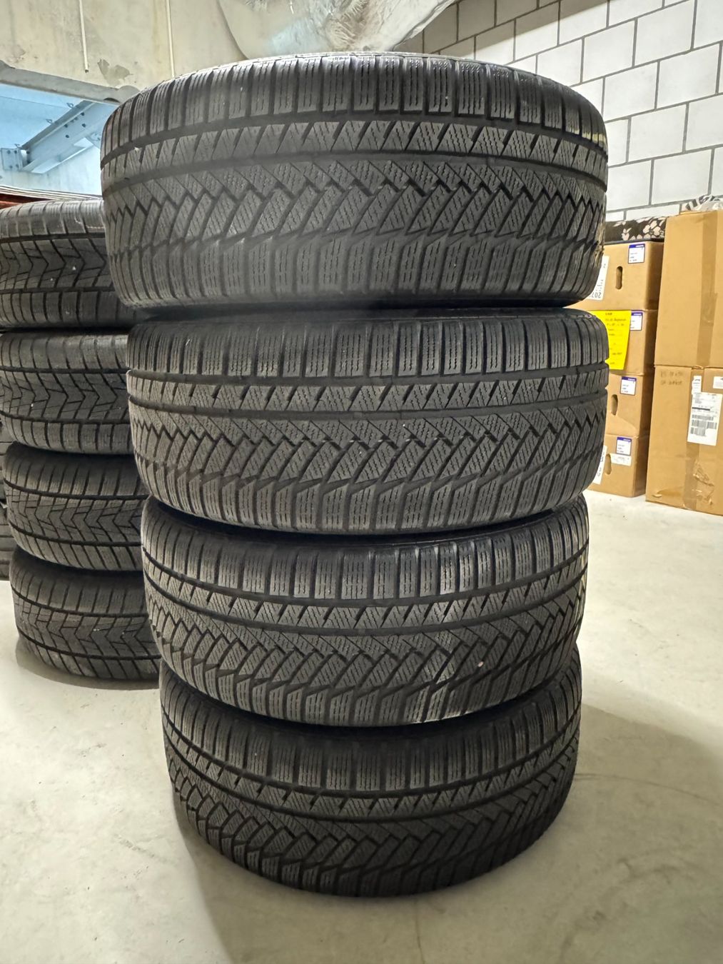 Volvo Pneus & Roues: Volvo original Winterräder 19" – D'occasion à Amsoldingen par 242GT 9