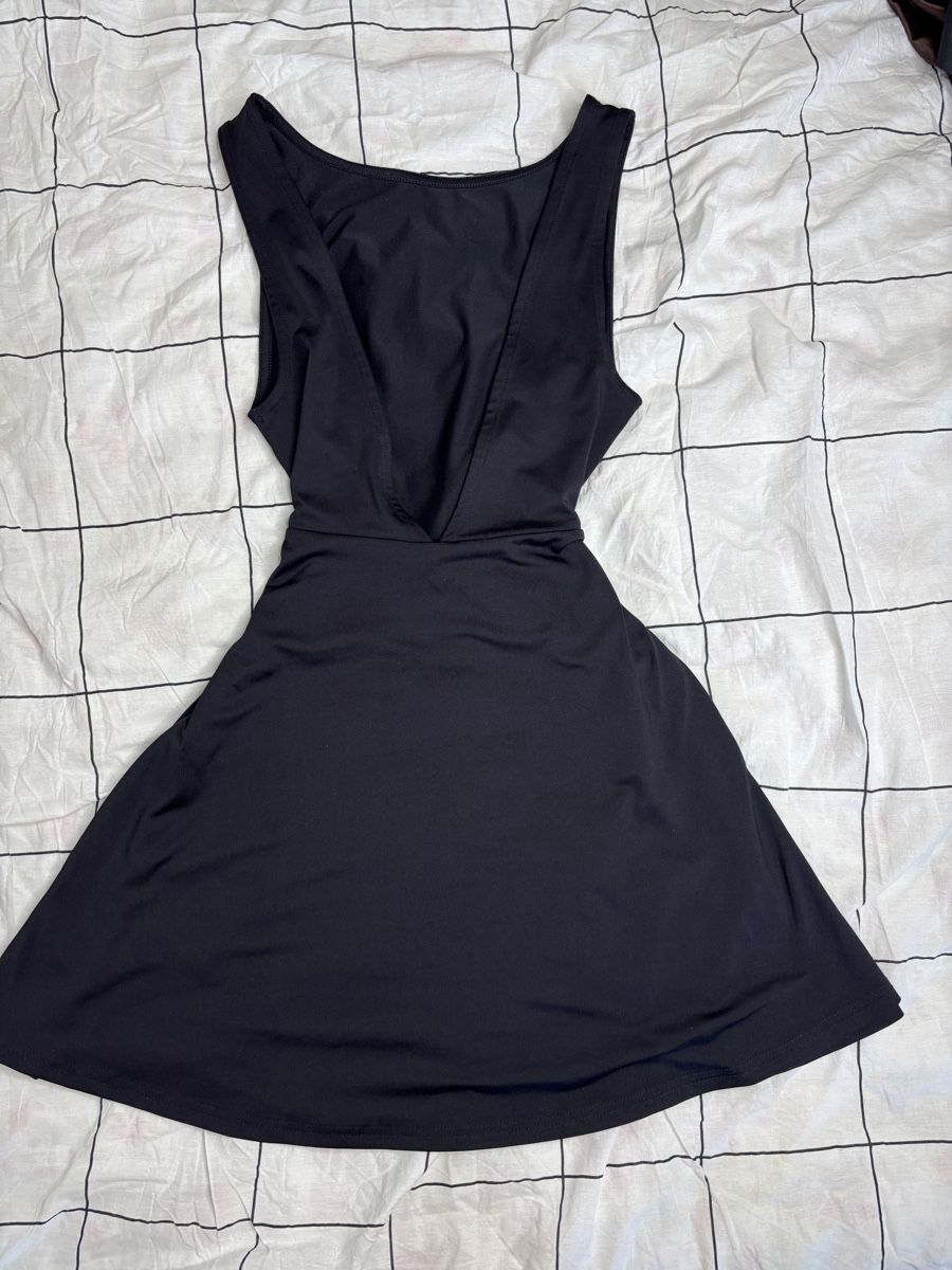 Kleider: Black Dress, Size S, Open Back, Summer, Minimalist – Gebraucht aus Bern von kri_y8h8 1