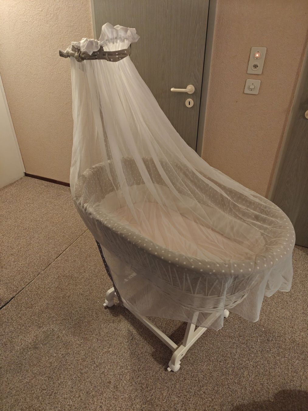 Wiegen & Stubenwagen: Berceau bébé osier + voile + matelas – Gebraucht aus Longirod von Mike_7773