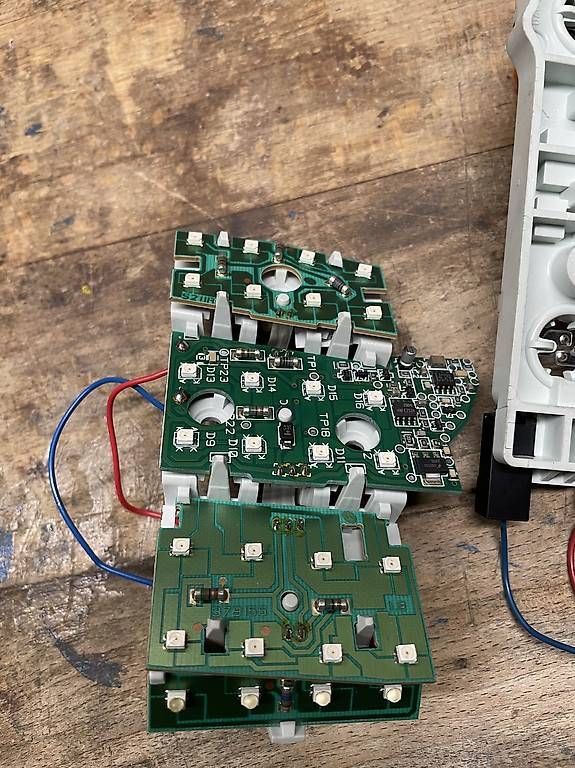 Tutti pezzi di ricambio auto: Rückleucht LED Mercedes Benz E320 – Usato da Wengi b. Frutigen venduto da Tomaeg0 2