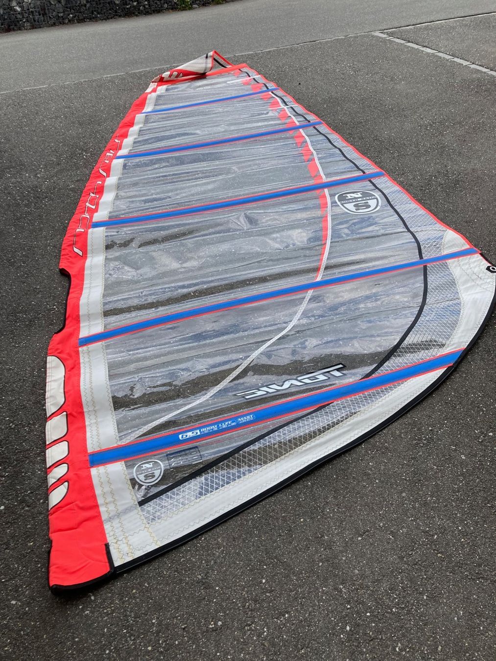 North Sails Tavole da surf e di nuoto: Surfbrett Beginner mit Segel 6.5m2 North Sails – Usato da Landquart venduto da Jusa61