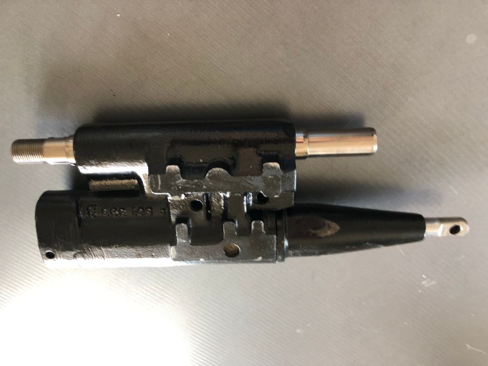 Lenkzylinder Volvo Penta 852741 Defekt 3