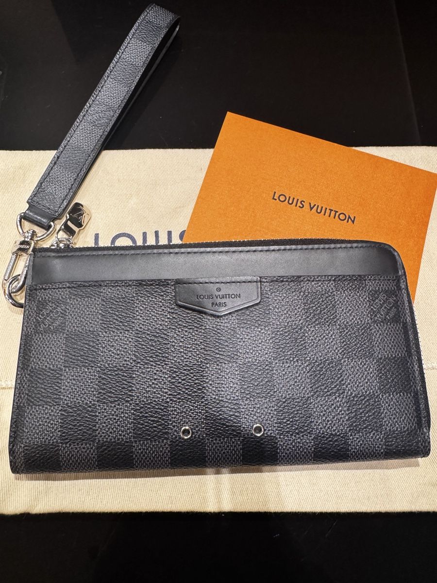 Portafogli: Louis Vuitton Portemonnaie – Usato da Liestal venduto da KLAG