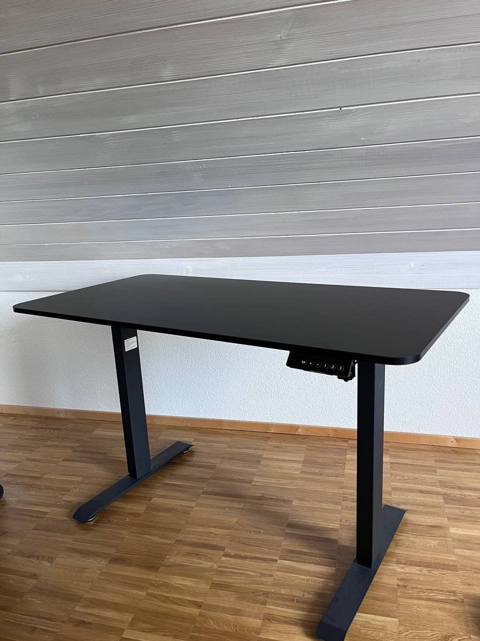 Schreibtische: Elektrischer Schreibtisch – Gebraucht aus Ossingen von noa_zz7j 1