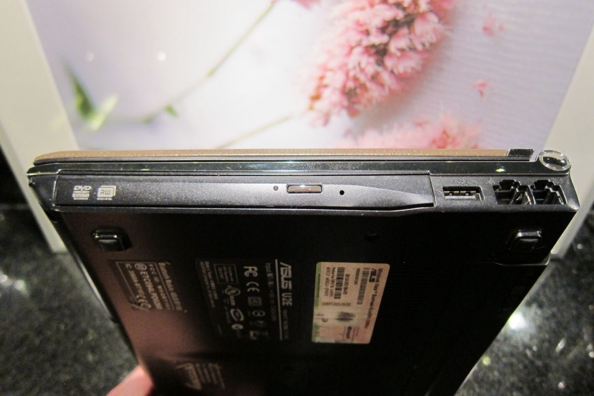 Asus Notebook: Laptop ASUS U2E in Echtem Leder – Usato da Zürich venduto da Privat4444 5