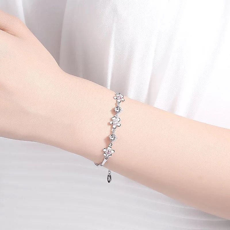 Bracciali & Braccialetti: silber armkette mit blumen – Nuovo e nell'imballaggio originale da St. Gallen venduto da yatoot26
