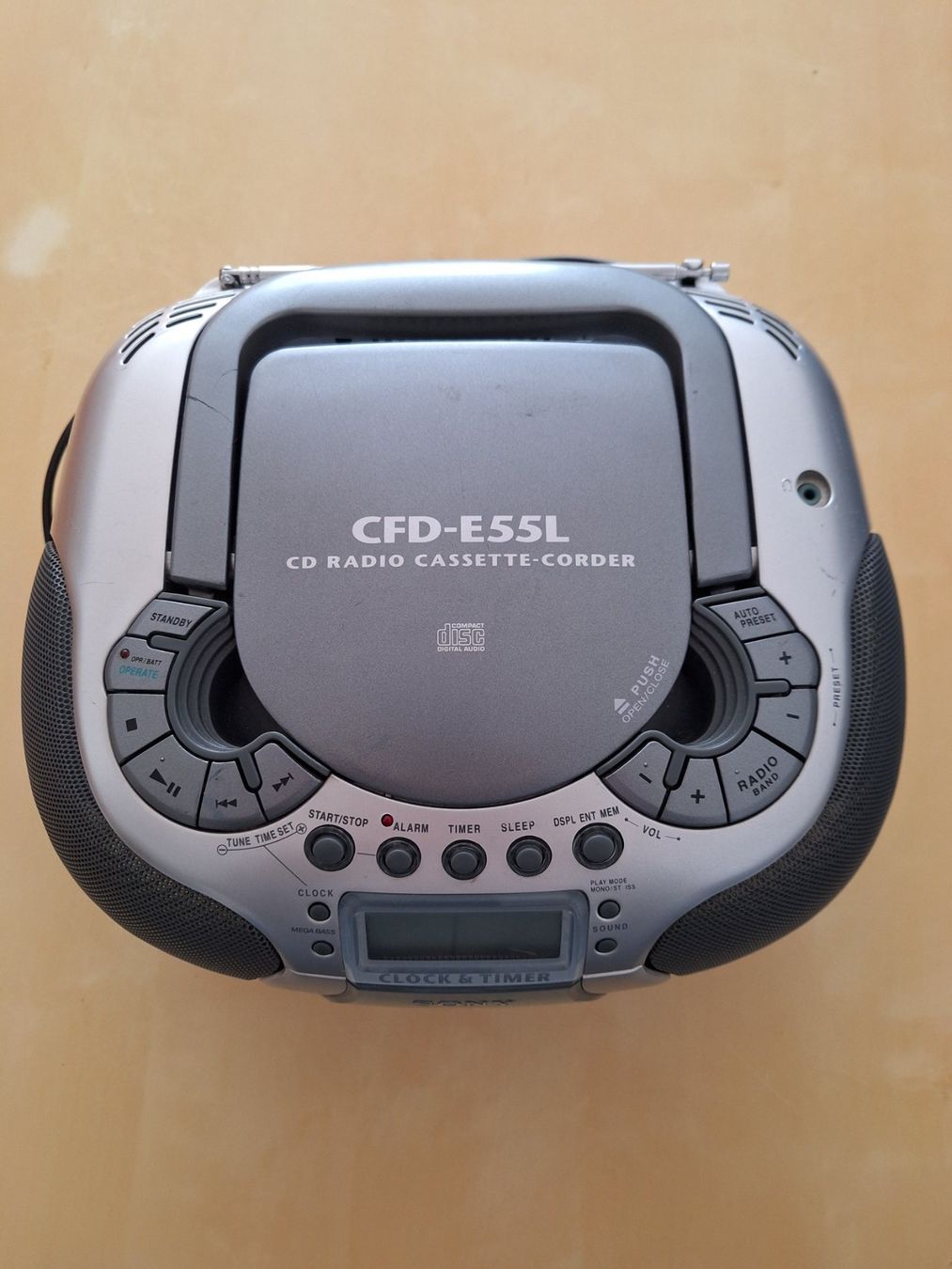 Sony Tragbarer Mediaplayer: Sony CFD-E55L CD, RADIO, CASSETTE – Gebraucht aus Bülach von
