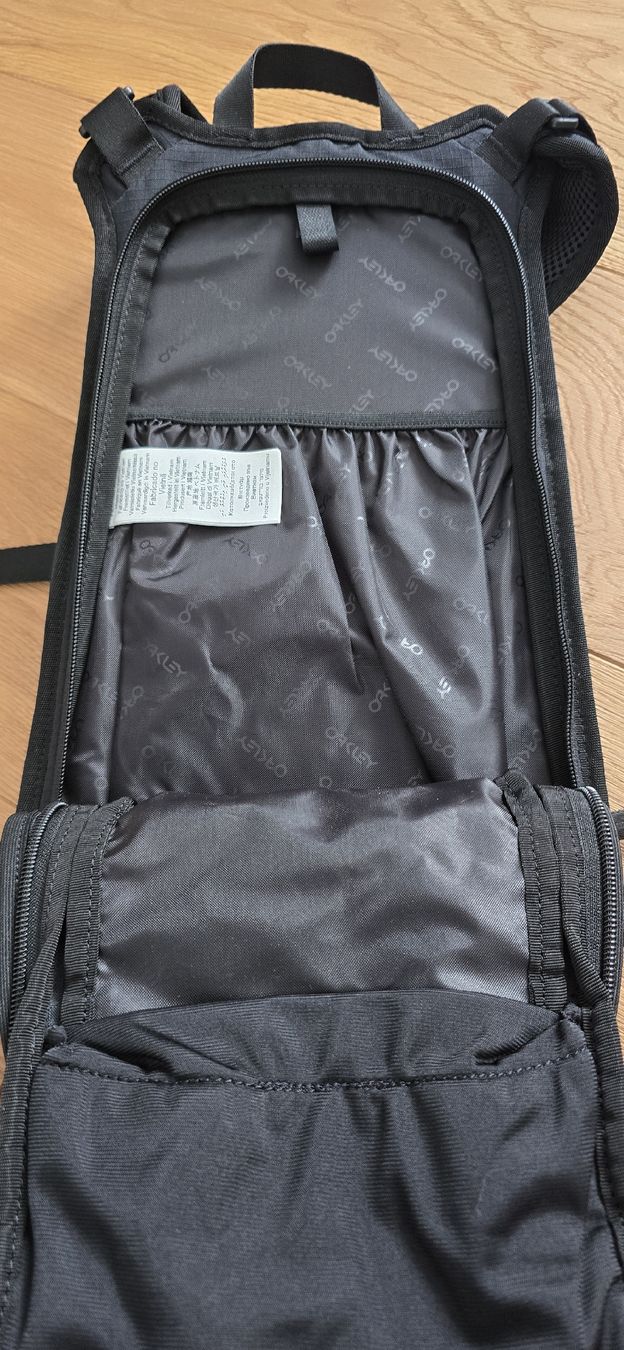 Oakley Rucksäcke: Oakley Bike Rucksack – Neu und originalverpackt aus Möriken AG von MedicineHat 3