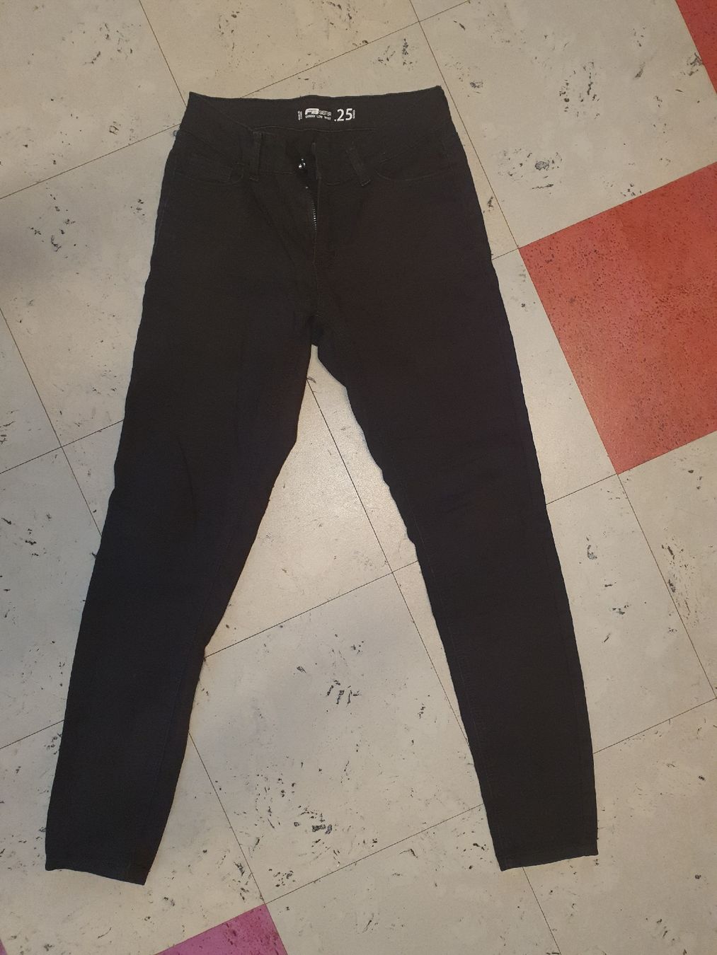 Jeans: Jeans Schwarz  – Gebraucht aus Moosseedorf von Sonnenschein.. 1
