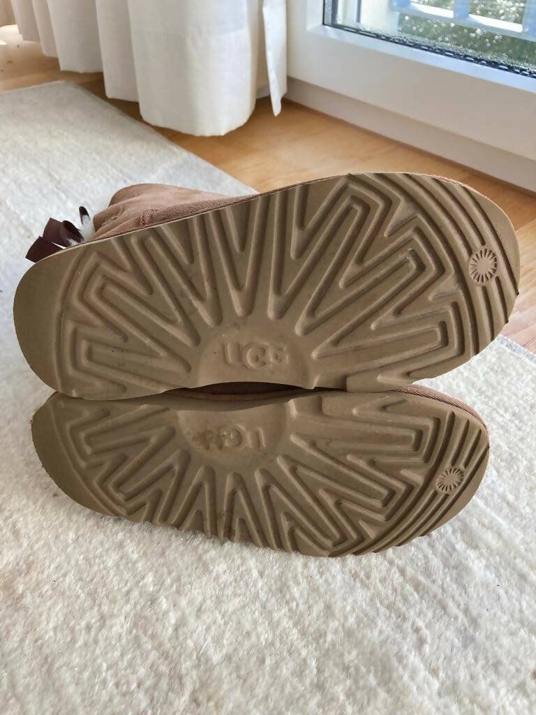 Ugg Schuhe für Mädchen: Wunderschöne UGG Lederboots - wenig gebraucht – Gebraucht aus Liestal von pr03 4