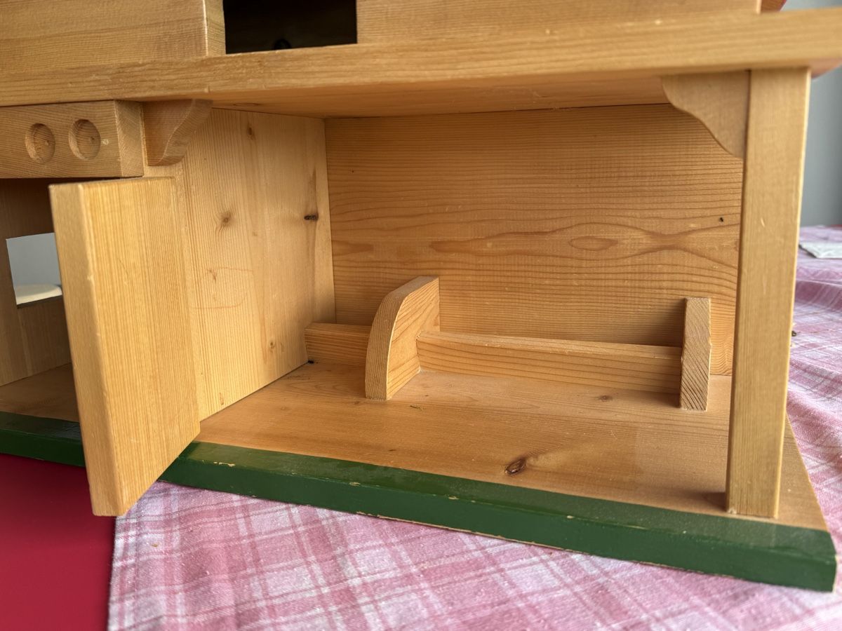 Spielzeuge: Holzstall Bauernhof – Gebraucht aus Zürich von Urgazz 2