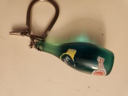 Schlüsselanhänger Perrier Flasche Grün Metall Plastik 1960er