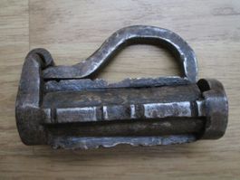 Antikes Vorhängeschloss geschmiedet