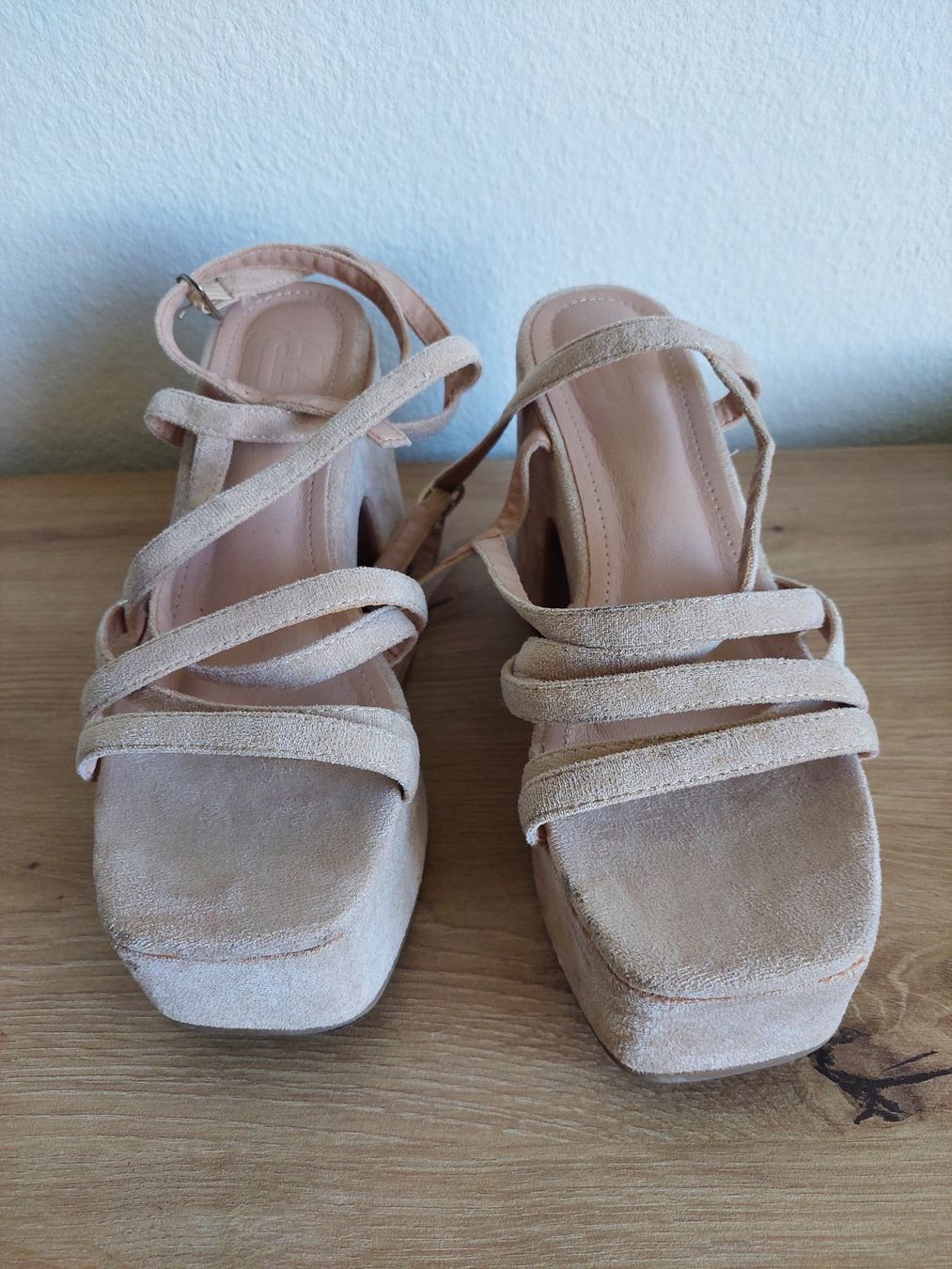Scarpe da donna: HELLBEIGE/ROSA SANDALEN GR. 38 – Usato da Münchenstein venduto da Strupfi