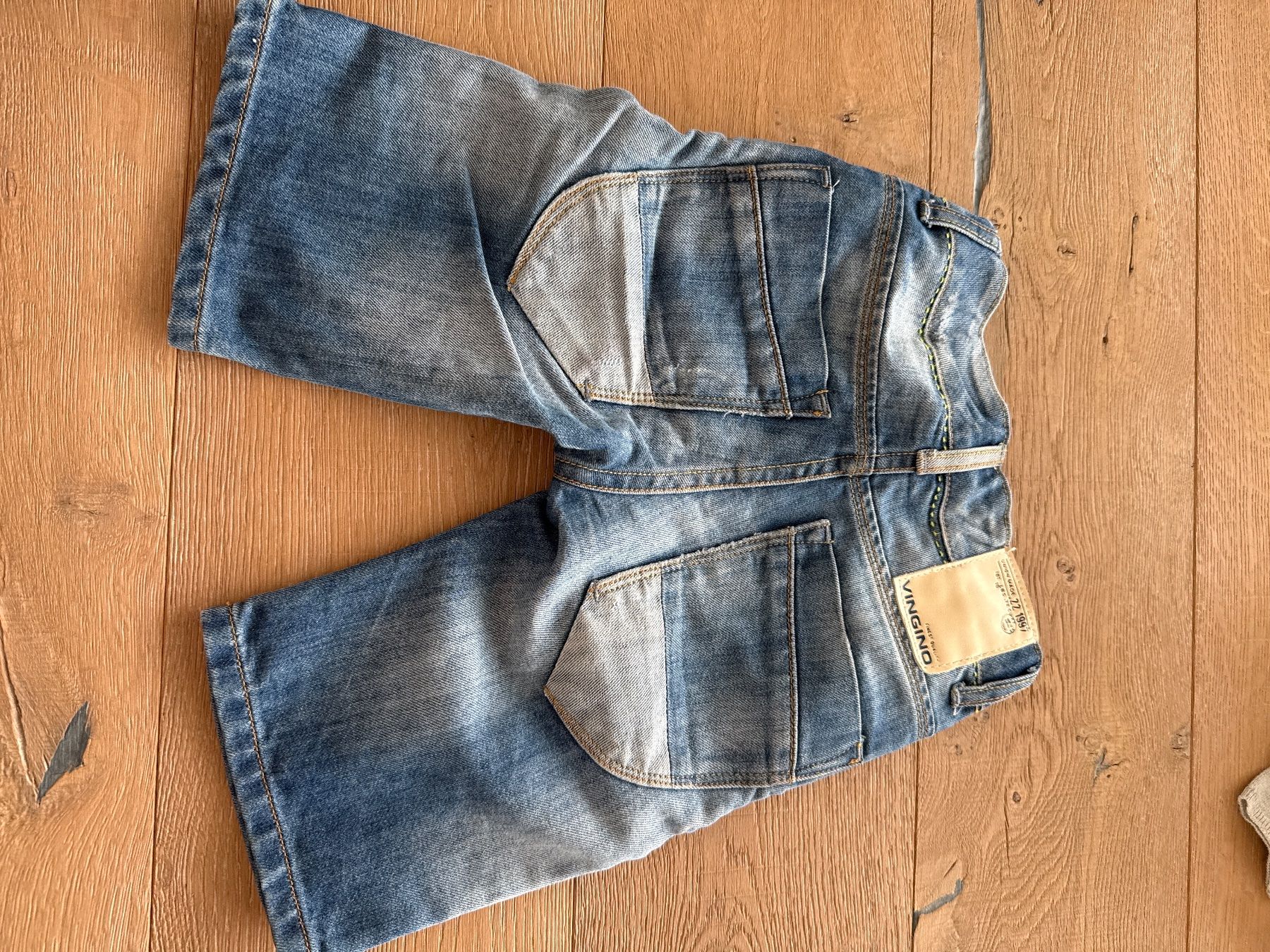 Pantaloni: Vingono Jeans Bermudas Gr. 7 – Usato da Himmelried venduto da Dievole 1