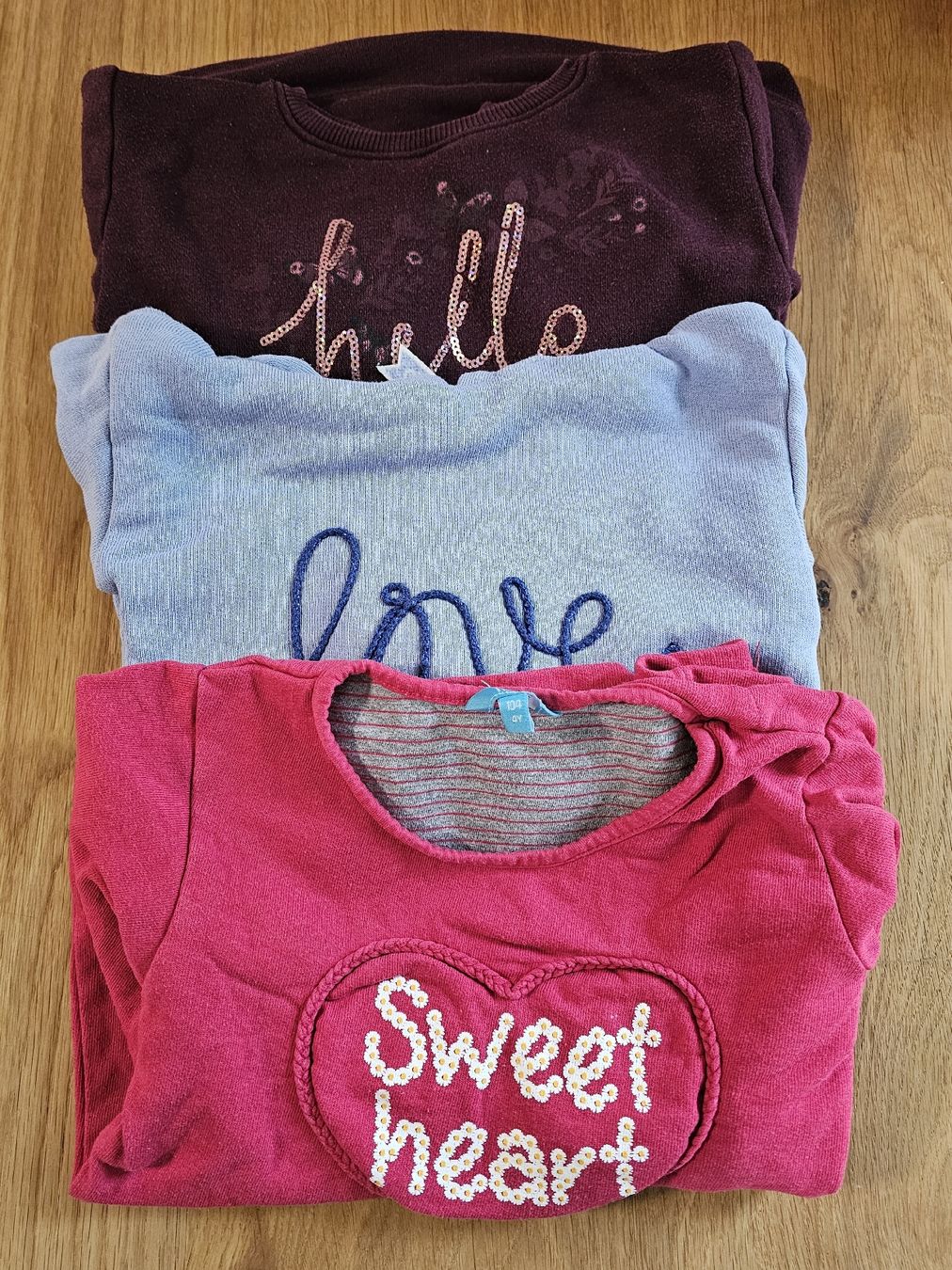 Pullover & Sweatshirts: Set 3 Mädchen Pullover Grösse 104 – Gebraucht aus Basel von Sinibini86