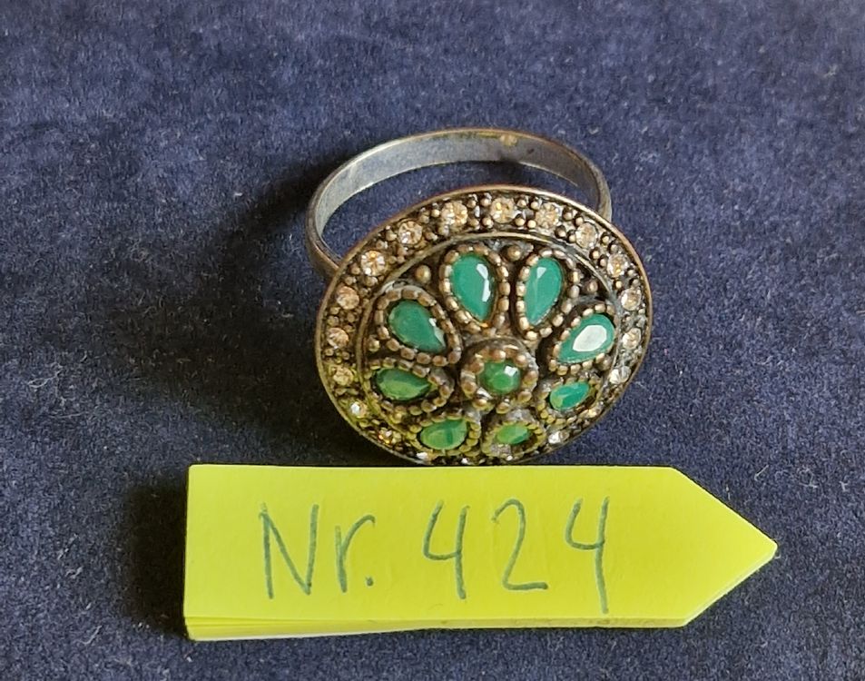 Vintage Ring mit grünen und weissen Steinen, Top! (Gebraucht) in Stans ...