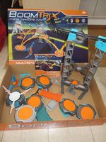 J238 - BOOM TRIX Trampoline Parcours Billes (8+)