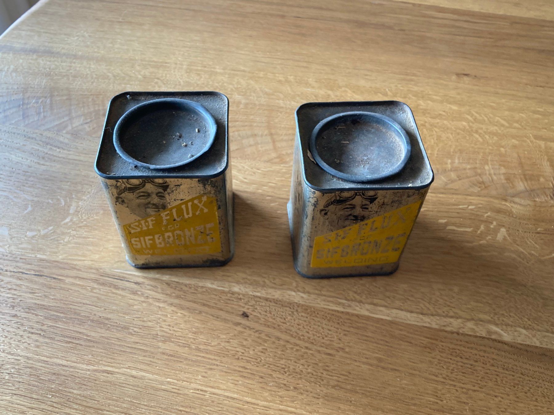 Tutte le decorazioni: Metall Büchsen mit Schweisser Bild – Usato da Stäfa venduto da koopjesnu 1